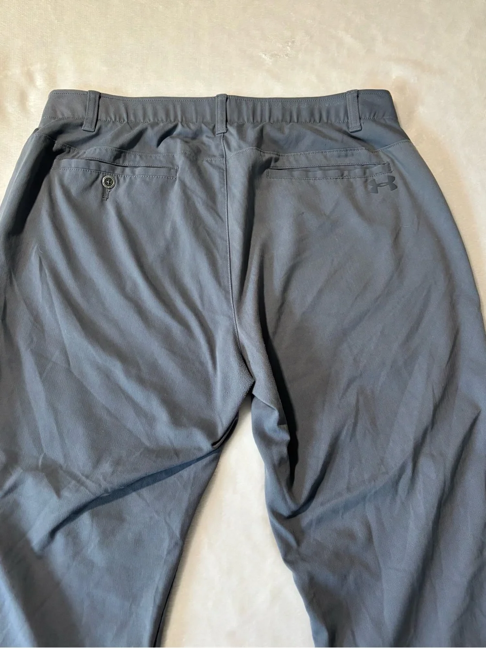 Under Armour Men's Slate Gray Chinos Golf Casual